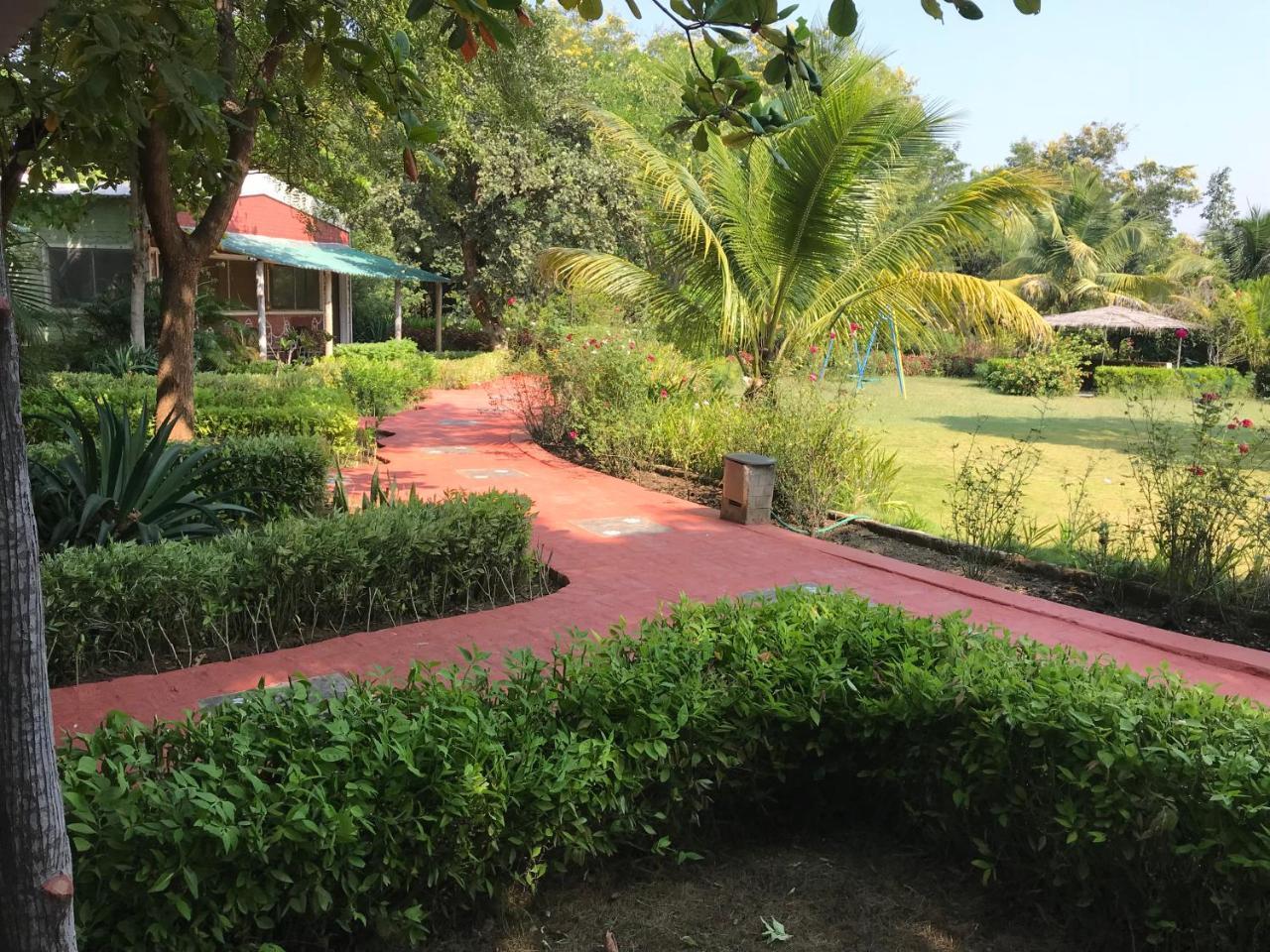 Baaz Jungle Resort Khawāsa Екстериор снимка